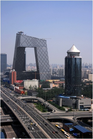 Kõmutekitav hoone Pekingis – nurklik, väändunud ja seest auguga