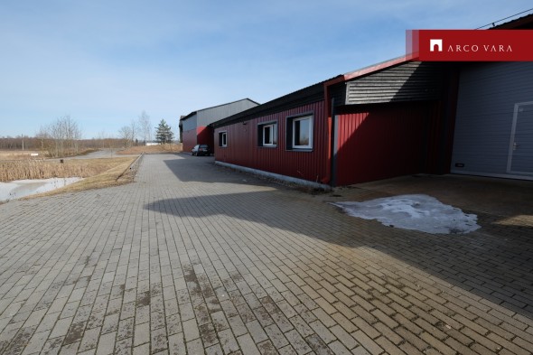 Müüa tootmispind Allikunurga, Türi-Alliku küla, Türi vald, Järva maakond