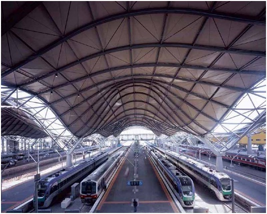 Prestiižne lainetava katusega raudteejaam Melbournes